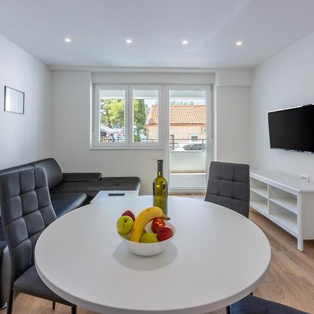 Luxury Apartments Lovorka 1 & 2**** Selce Dış mekan fotoğraf