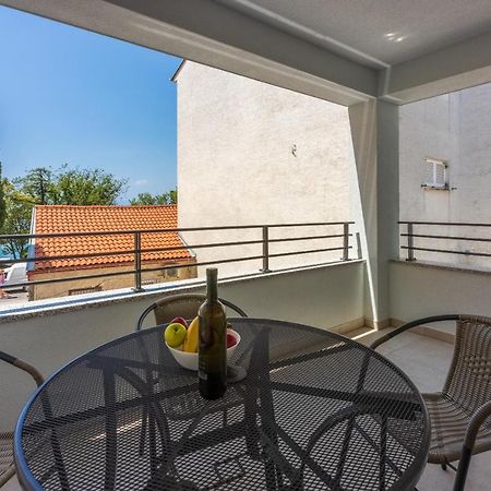 Luxury Apartments Lovorka 1 & 2**** Selce Dış mekan fotoğraf