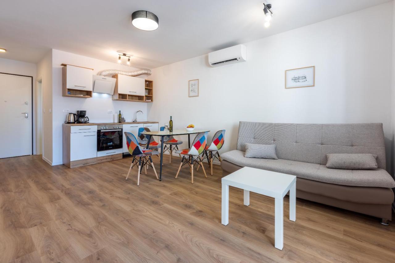Luxury Apartments Lovorka 1 & 2**** Selce Dış mekan fotoğraf