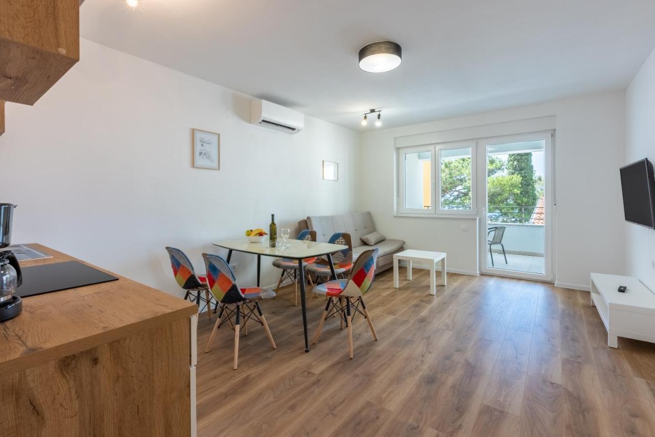 Luxury Apartments Lovorka 1 & 2**** Selce Dış mekan fotoğraf