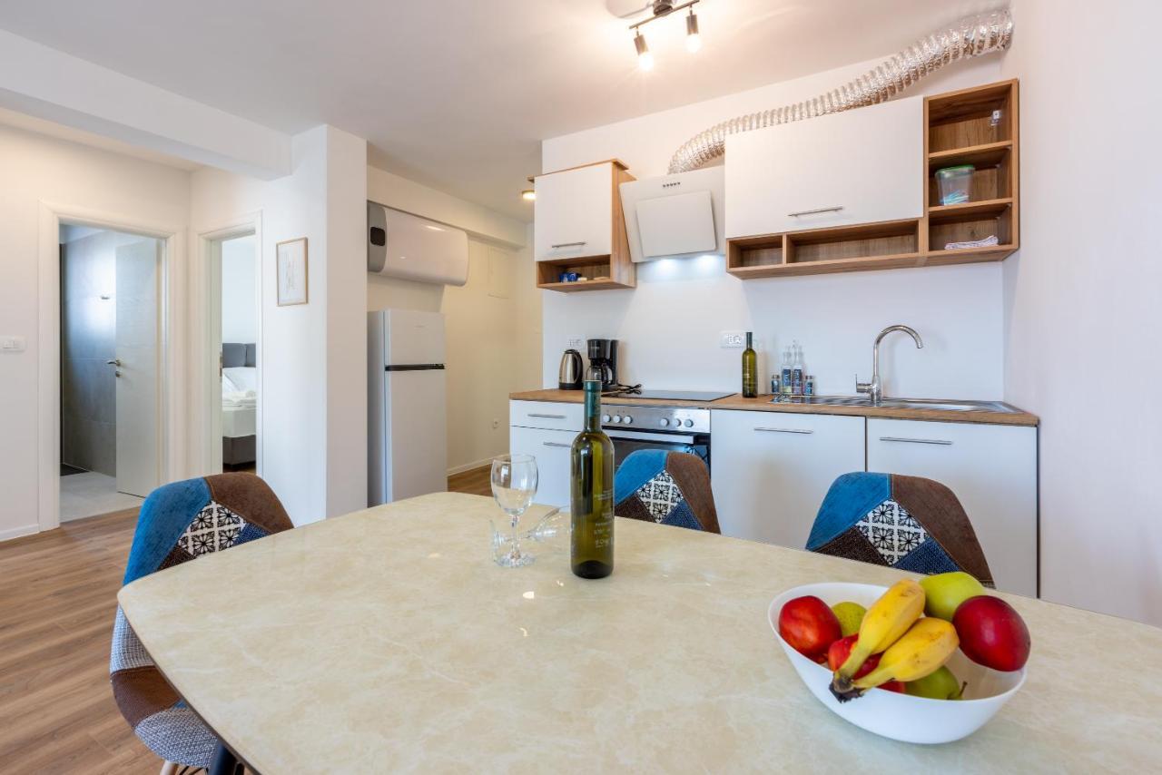 Luxury Apartments Lovorka 1 & 2**** Selce Dış mekan fotoğraf