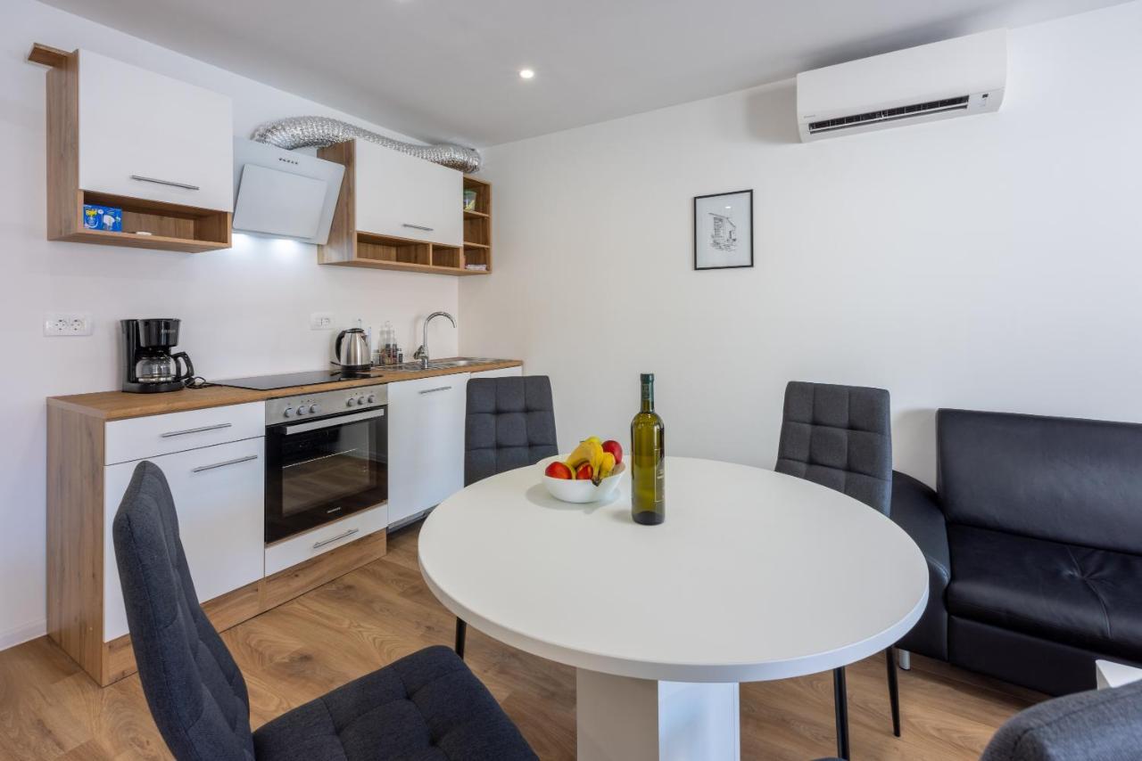 Luxury Apartments Lovorka 1 & 2**** Selce Dış mekan fotoğraf
