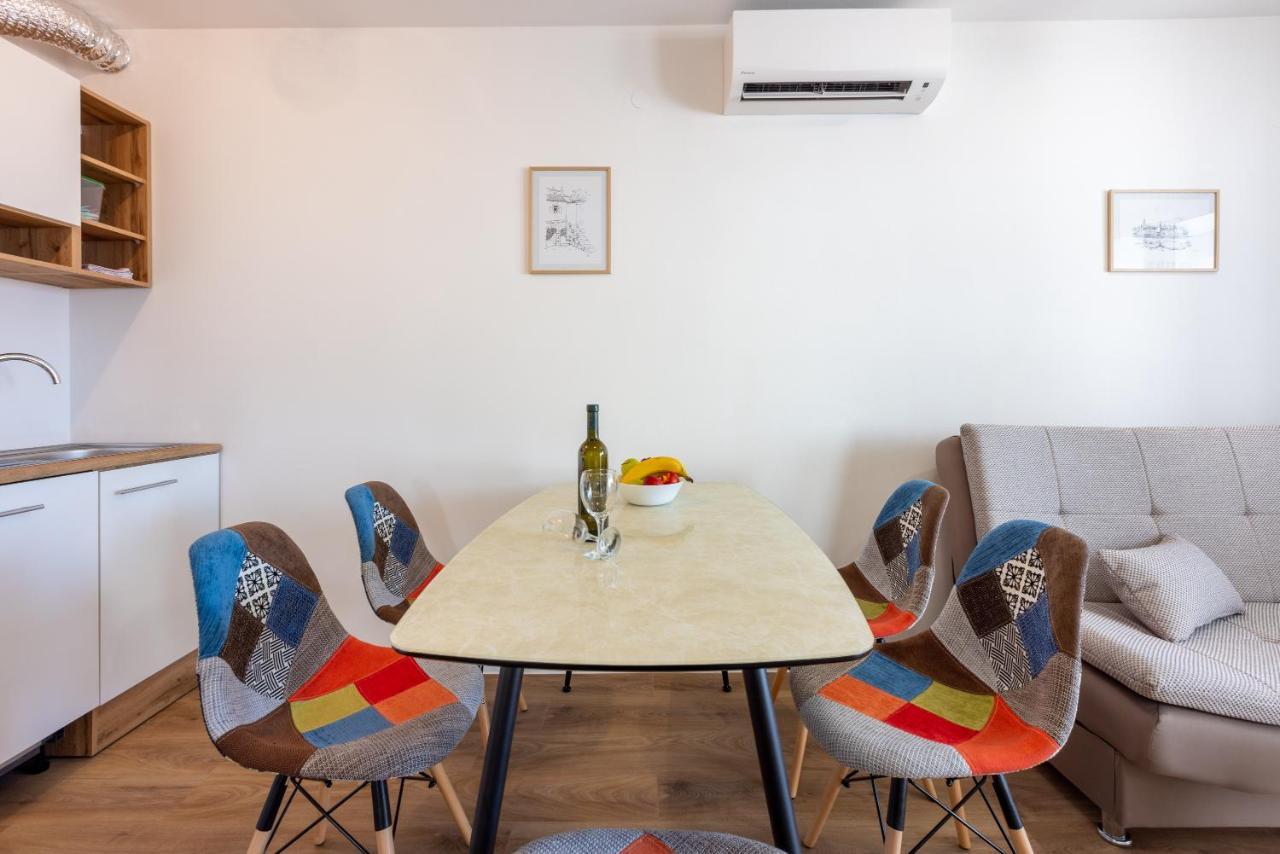 Luxury Apartments Lovorka 1 & 2**** Selce Dış mekan fotoğraf