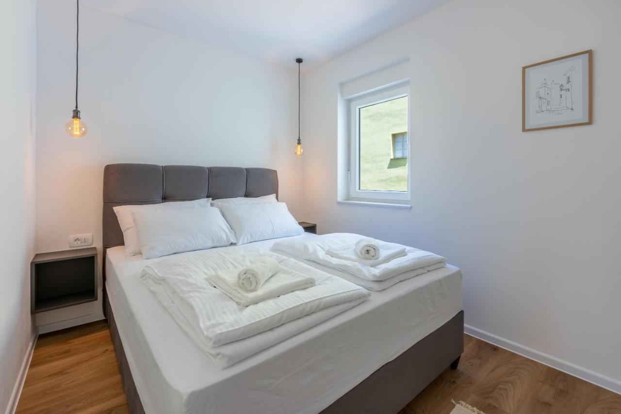 Luxury Apartments Lovorka 1 & 2**** Selce Dış mekan fotoğraf