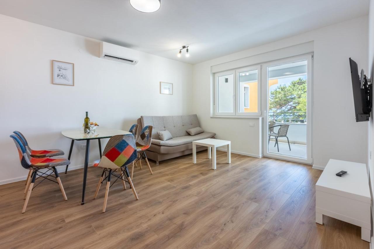 Luxury Apartments Lovorka 1 & 2**** Selce Dış mekan fotoğraf