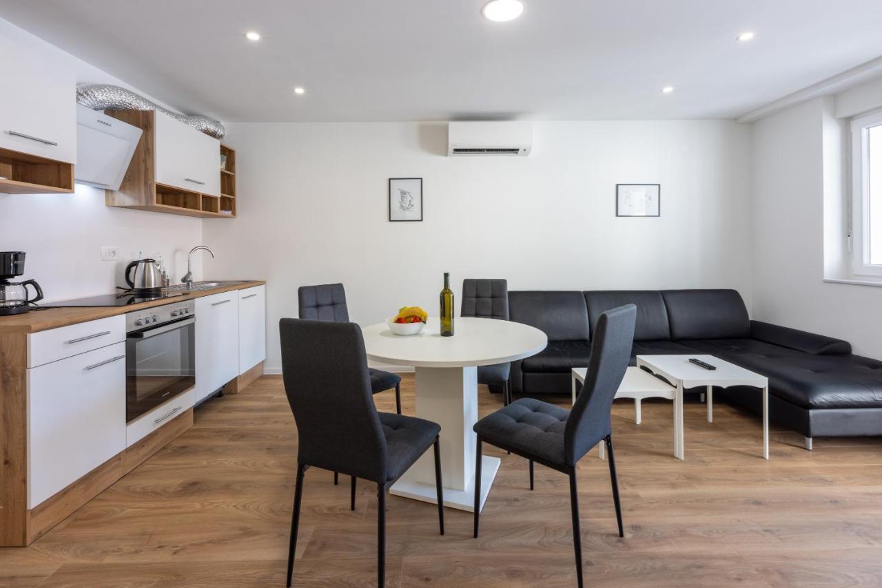Luxury Apartments Lovorka 1 & 2**** Selce Dış mekan fotoğraf