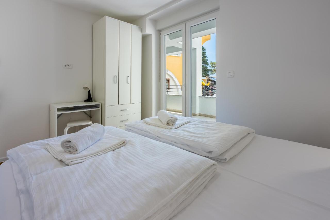 Luxury Apartments Lovorka 1 & 2**** Selce Dış mekan fotoğraf