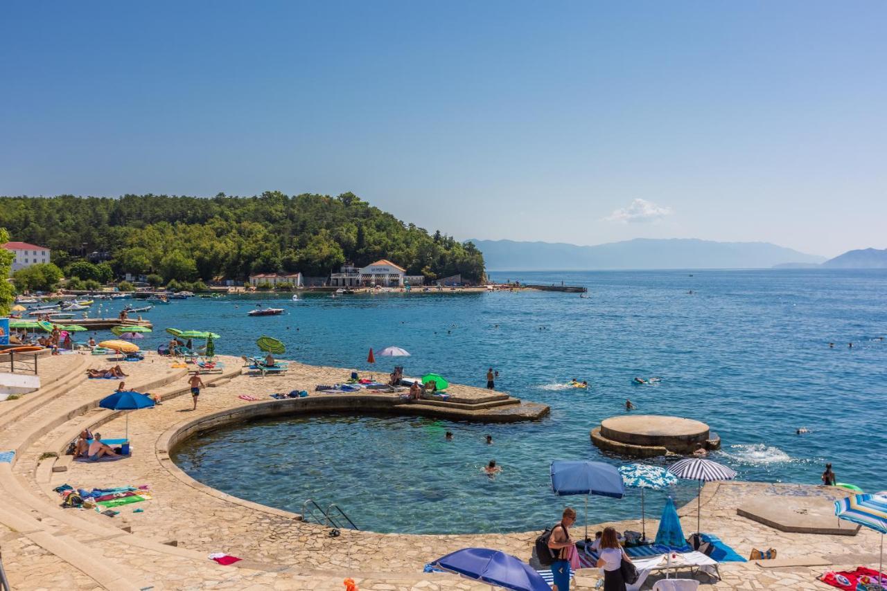 Luxury Apartments Lovorka 1 & 2**** Selce Dış mekan fotoğraf