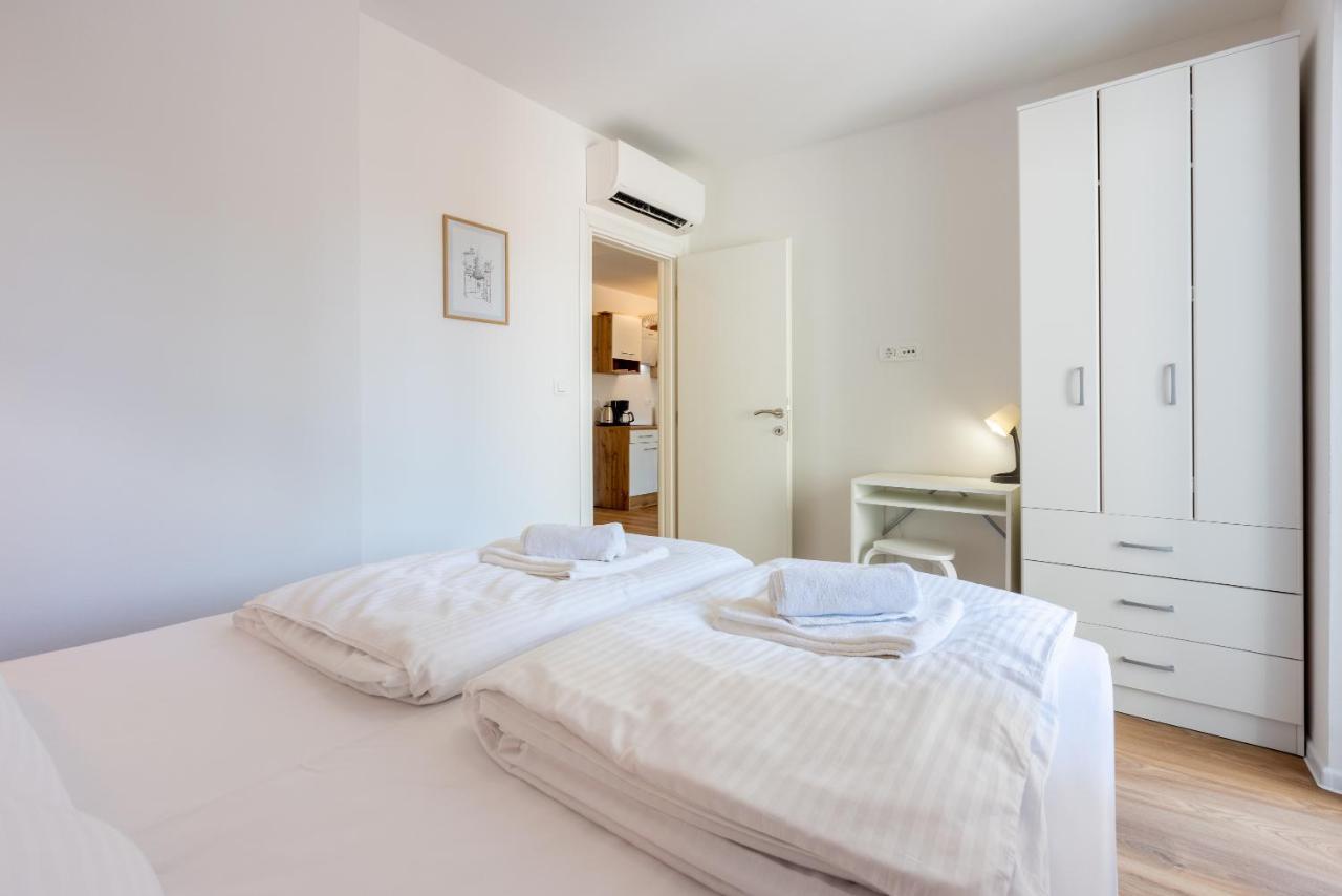 Luxury Apartments Lovorka 1 & 2**** Selce Dış mekan fotoğraf
