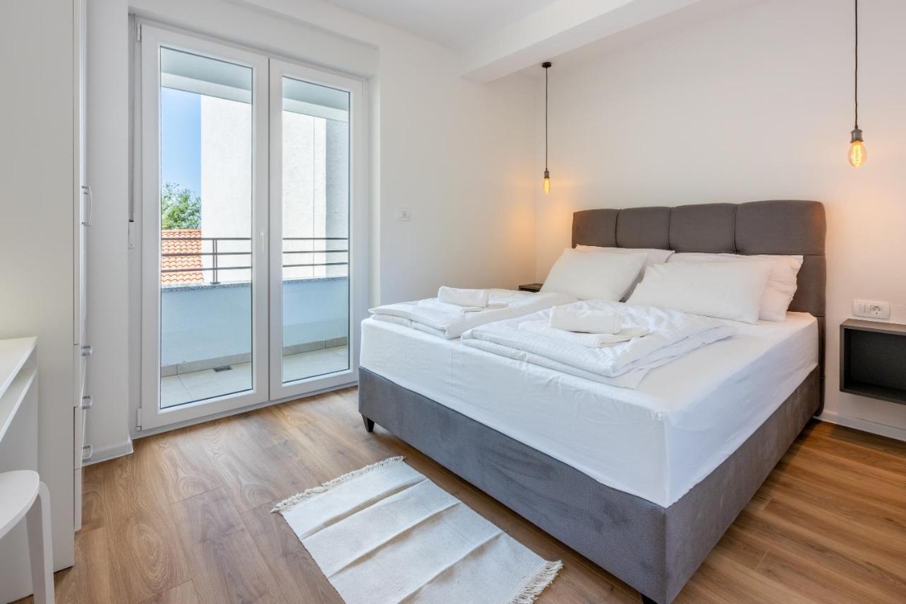 Luxury Apartments Lovorka 1 & 2**** Selce Dış mekan fotoğraf