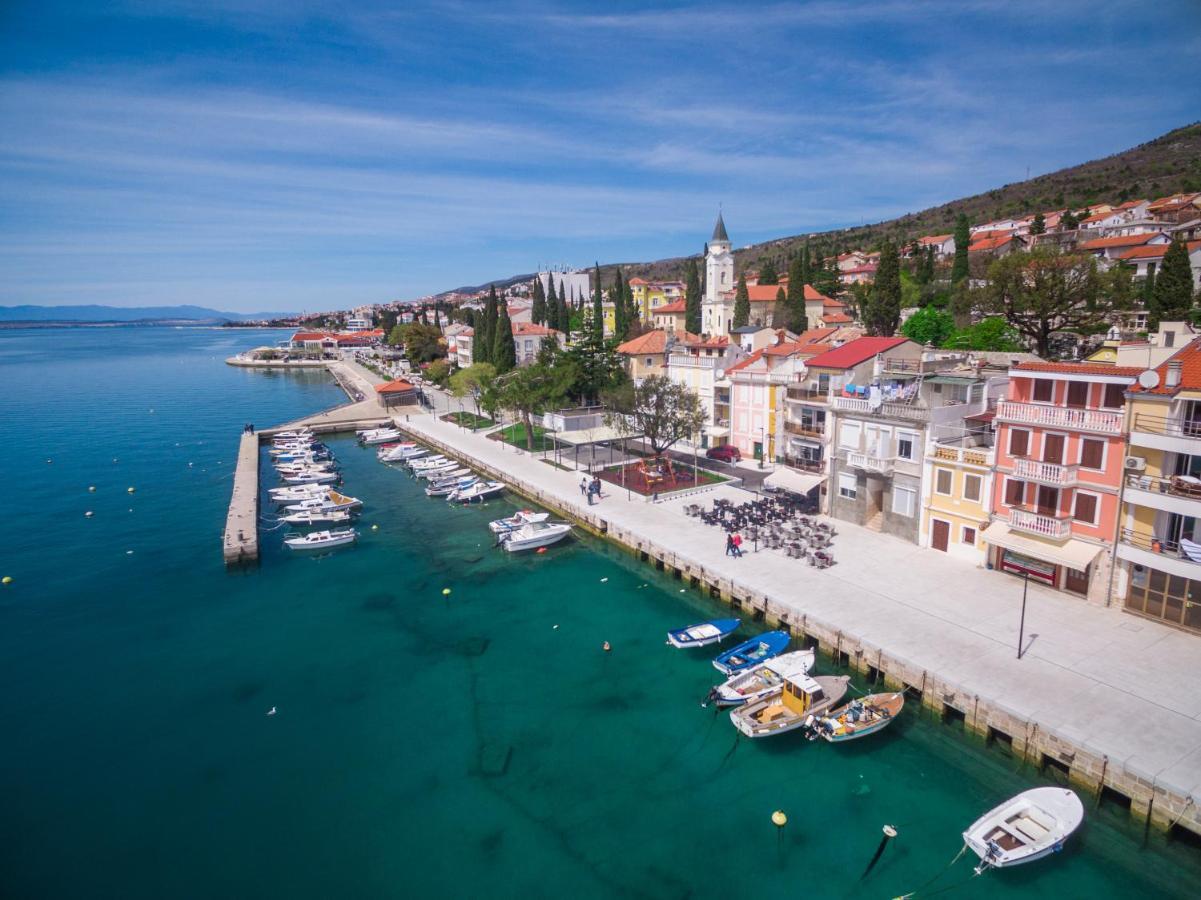 Luxury Apartments Lovorka 1 & 2**** Selce Dış mekan fotoğraf